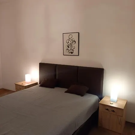 Apartment Nikola Hram