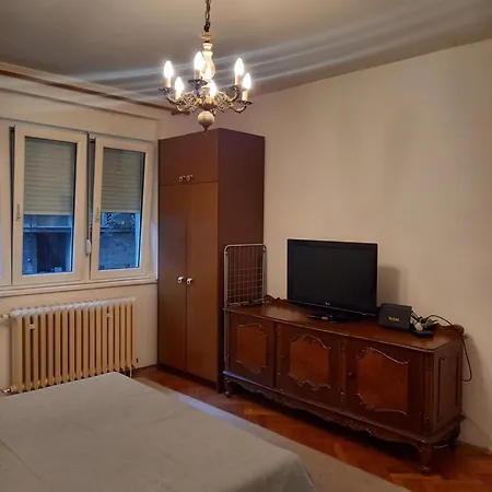 Apartment Nikola Hram *
