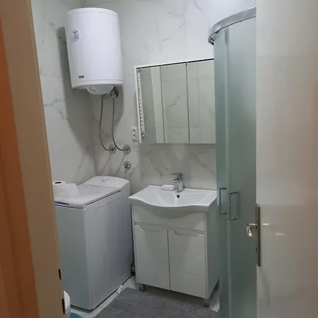 Apartment Nikola Hram *